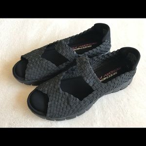 Skechers Lightweight Slipons NWOT 6